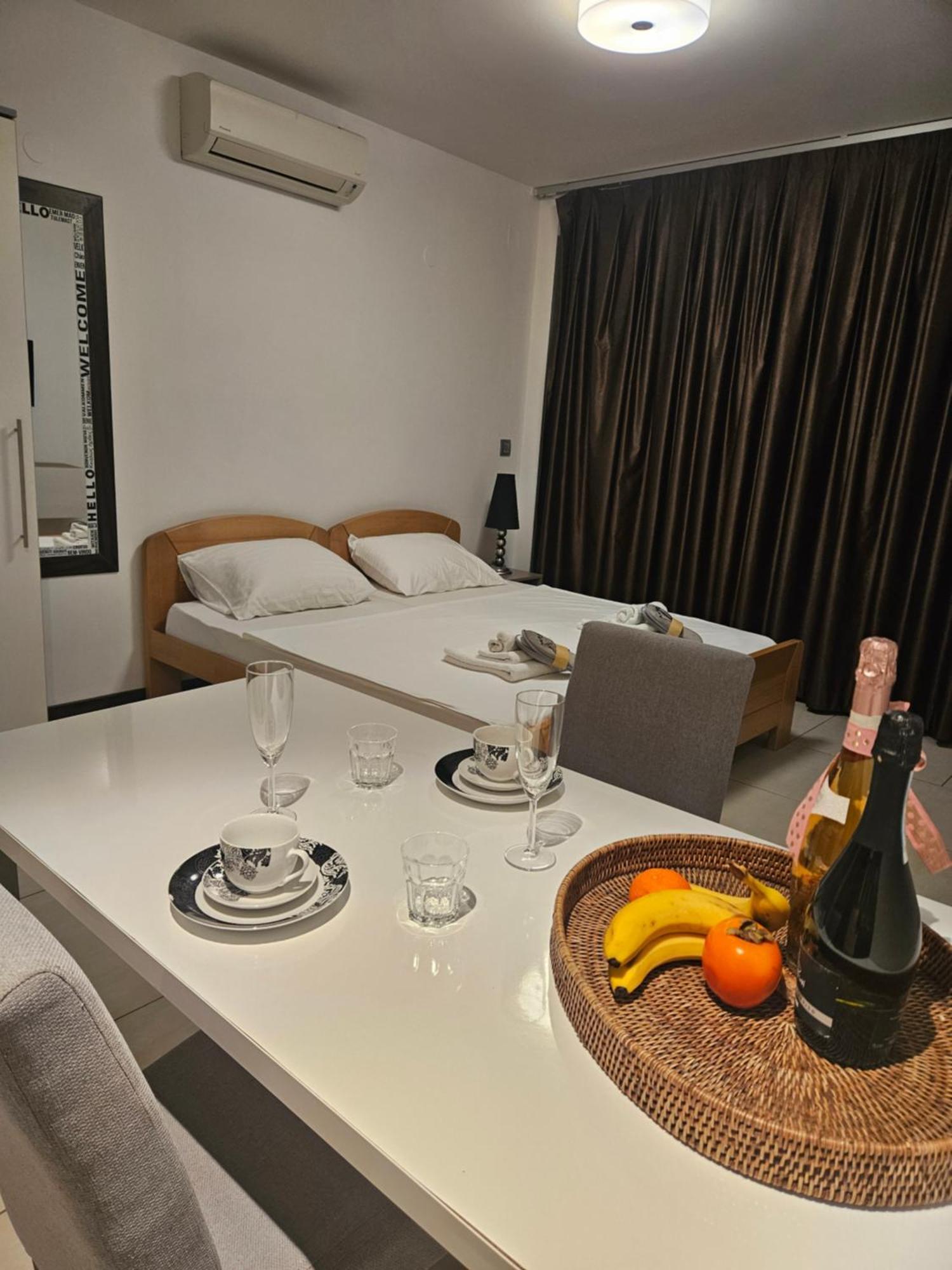Kristal Paris Resort Novalja Eksteriør billede